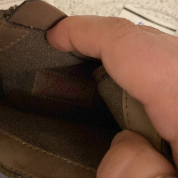 NWT! Jellypop Gray Short Embellished Zip Up Ankle Boots Sz 7 with heel! - Picture 6 of 7